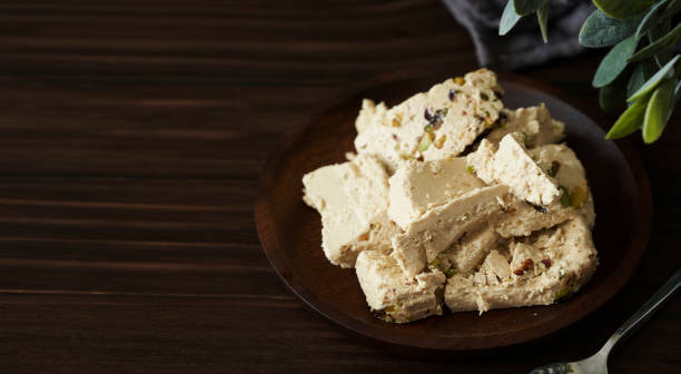 تصویر 3 از حلوا ارده ترد بسته بندی شده برای مصرف سریع روزانه